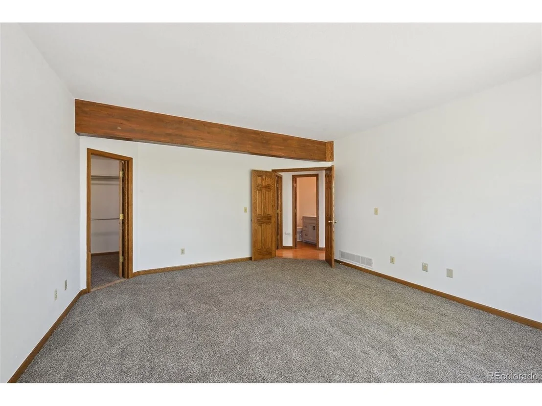 Photo of 1105 Oakhurst Dr