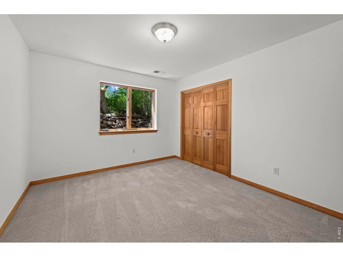 Photo of 1001 Utica Cir