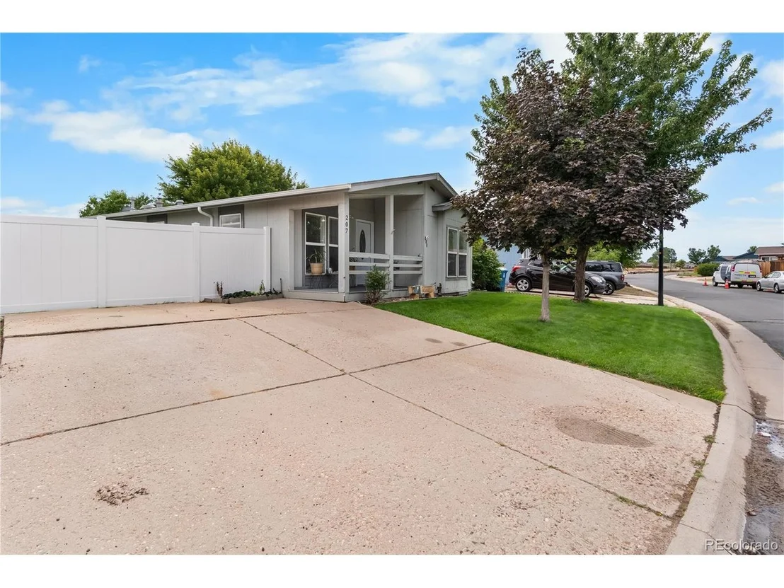 Photo of 207 Willow Dr