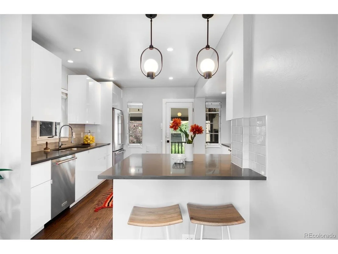 Photo of 2383 Jasmine St