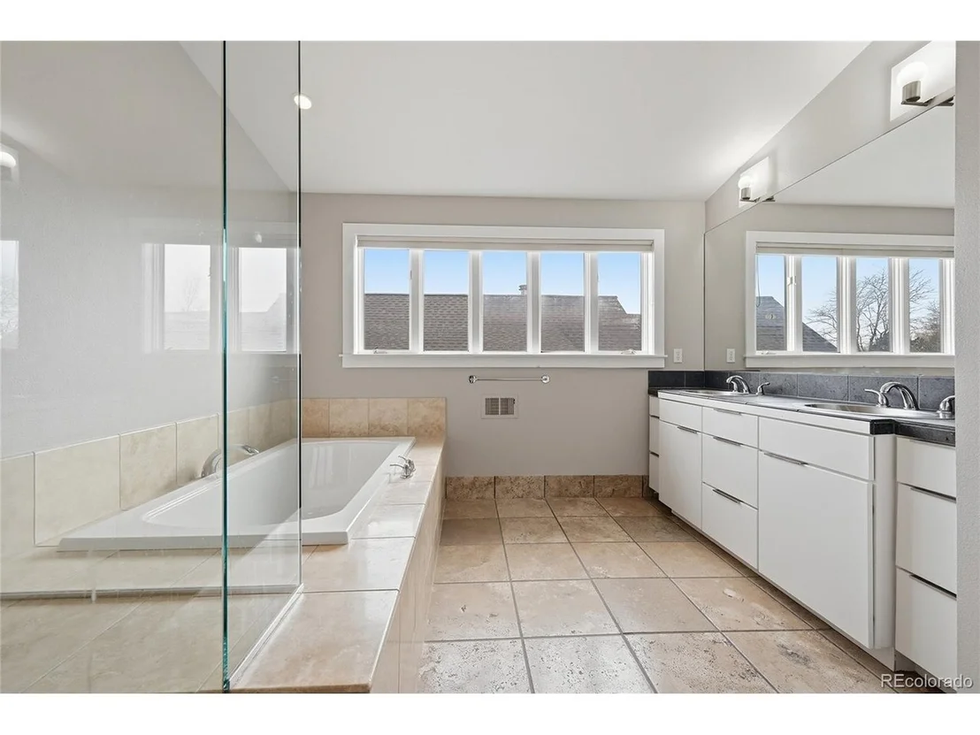 Photo of 860 Union Ave