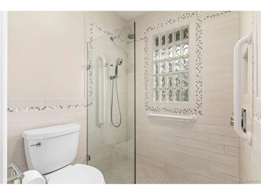 Photo of 5161 Laurel Ave