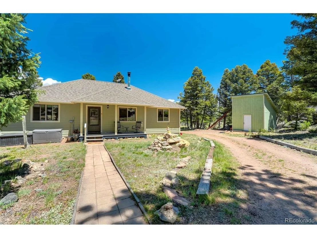 Photo of 453 Castle Mountain Dr