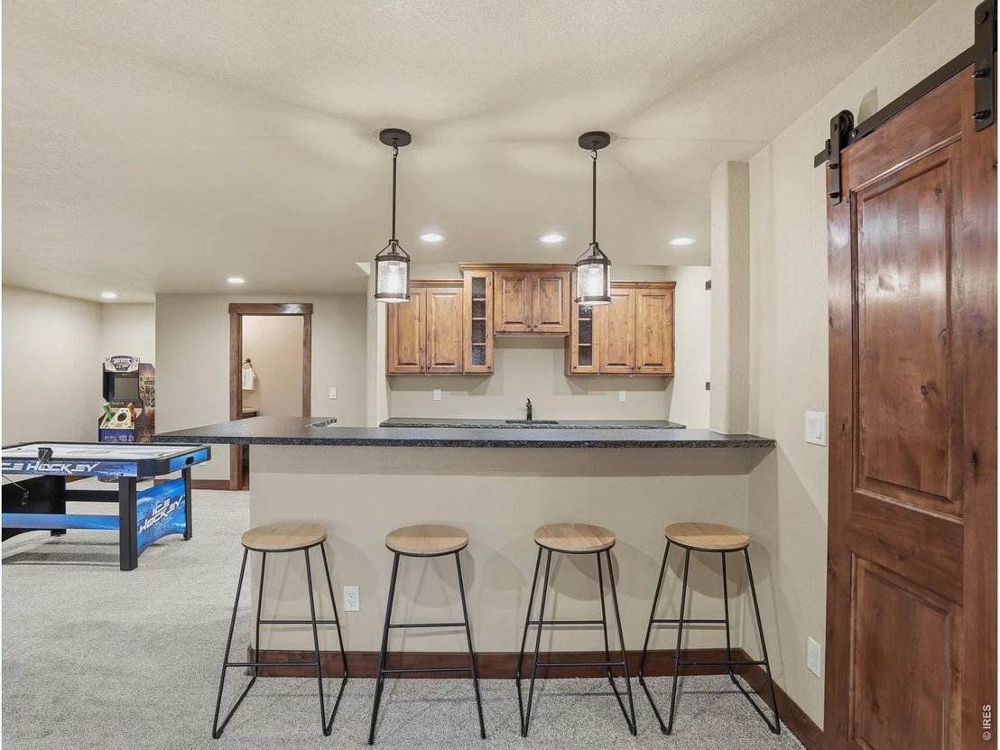 Photo of 39917 Hilltop Cir