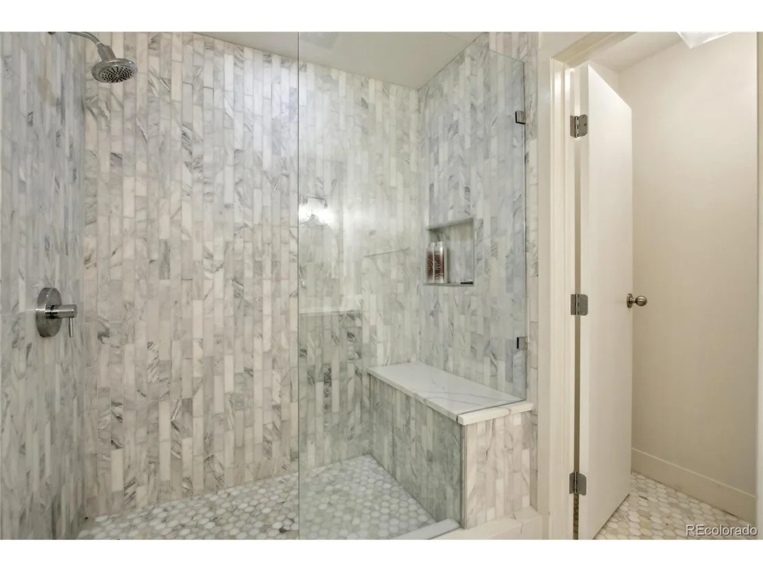 Photo of Unit 208 at 4520 Broadway St