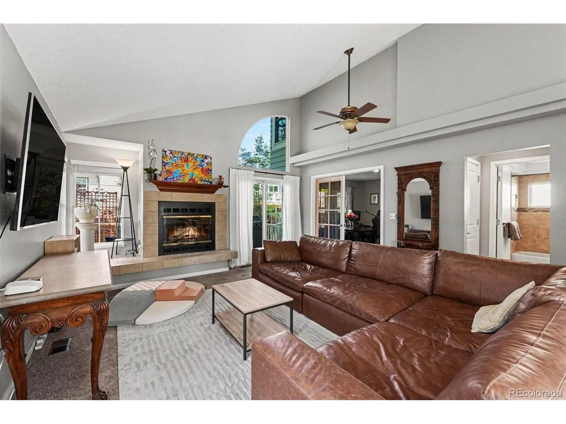 Photo of 9875 Iris St