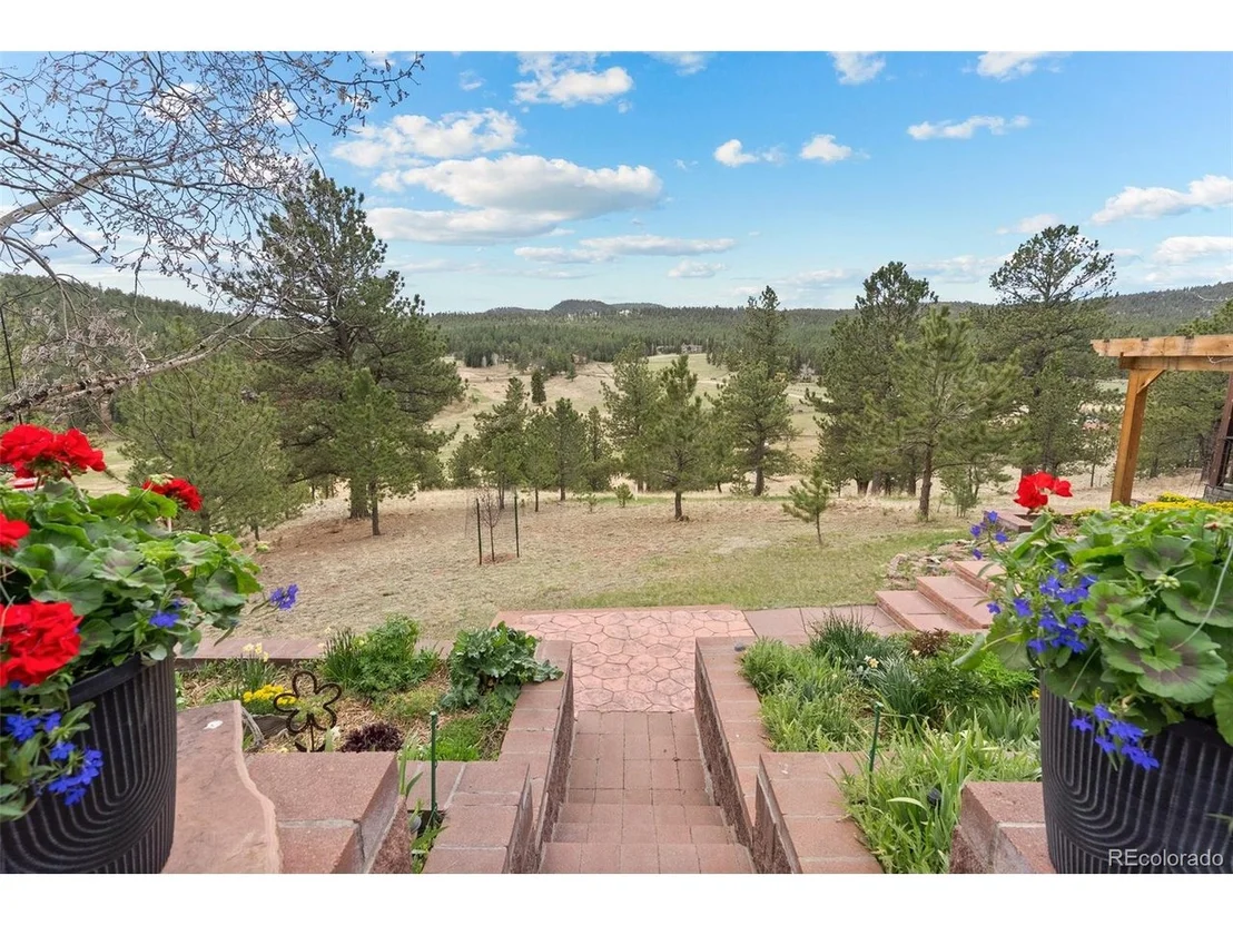 Photo of 665 Meadow Dr