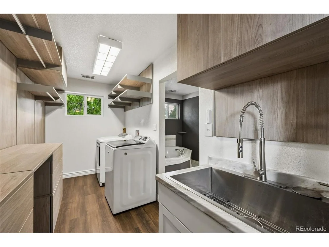 Photo of 2190 Jay St