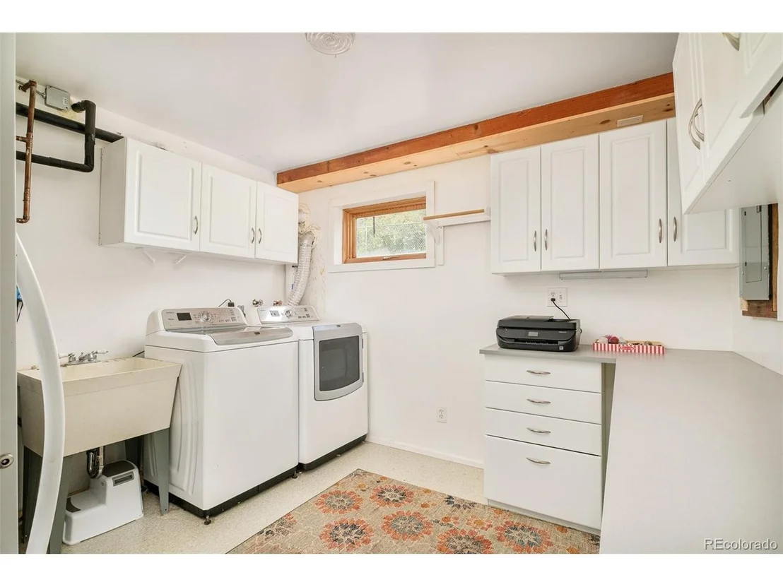 Photo of 1414 Mountain Pines Rd