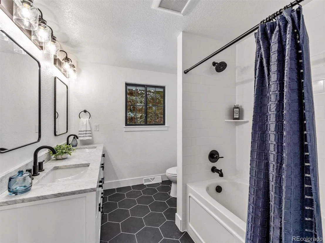 Photo of 3051 Joyce Way