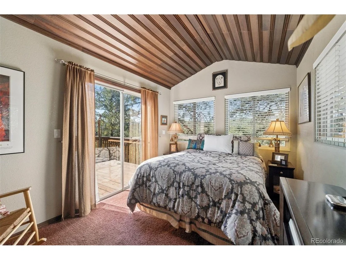 Photo of 221 Juniper Ln