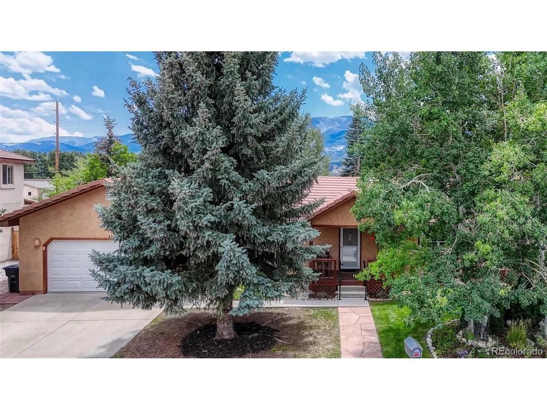 Photo of 1 Silver Spruce Dr