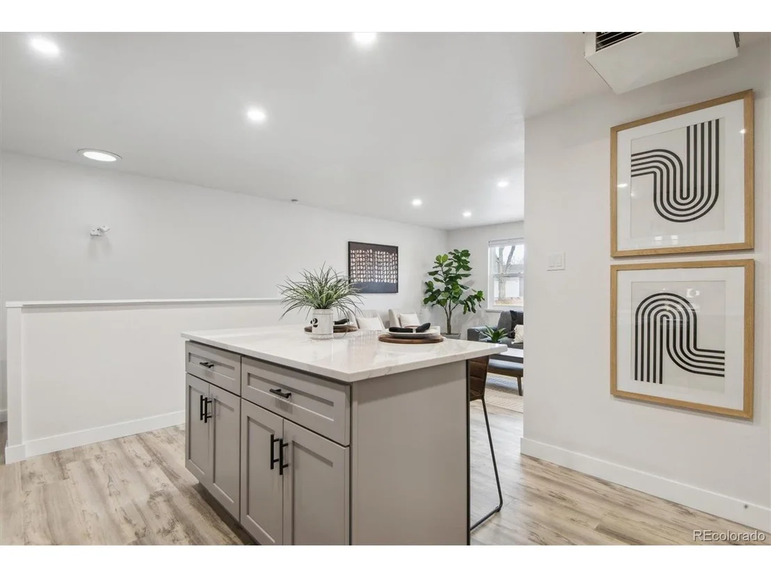 Photo of 1055 Iris St