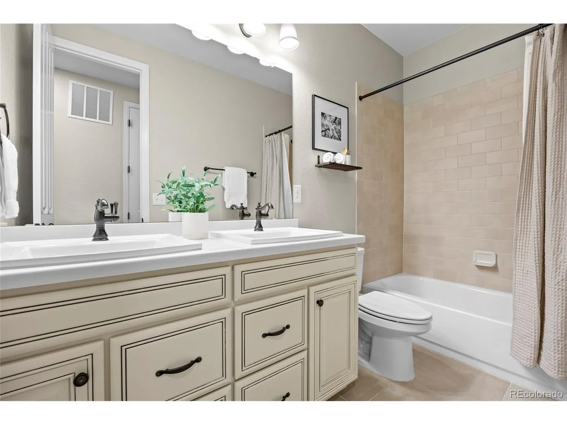 Photo of 7658 Oasis Dr
