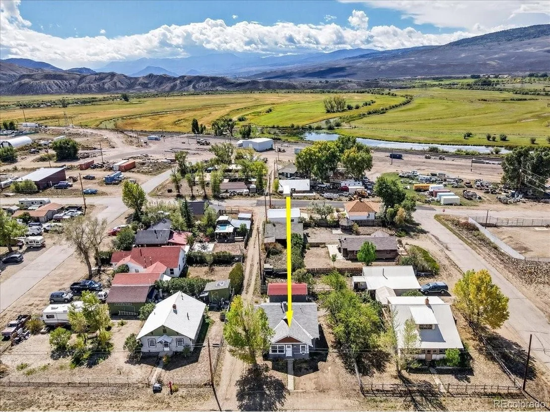 Photo of 404 S Range Ave