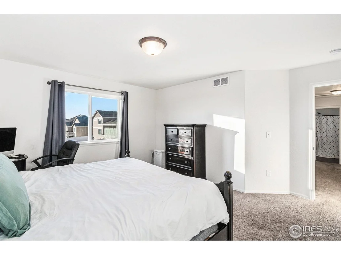 Photo of 985 Axis Dr