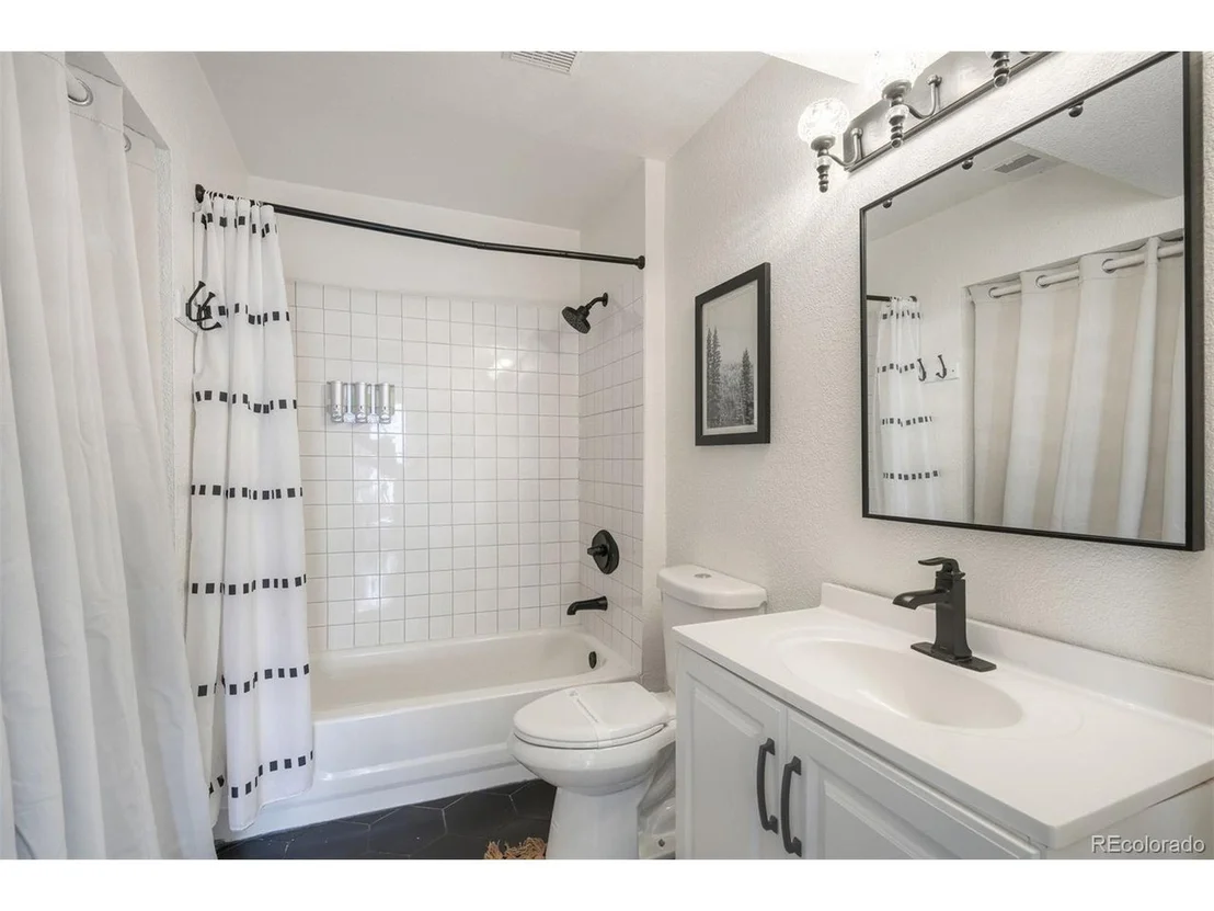 Photo of 137 Western Bee Ln