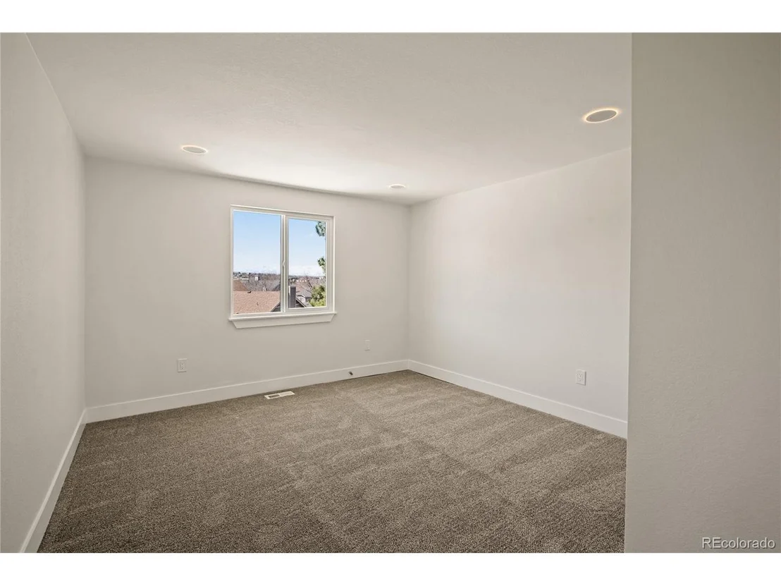Photo of 6766 Zenobia Loop