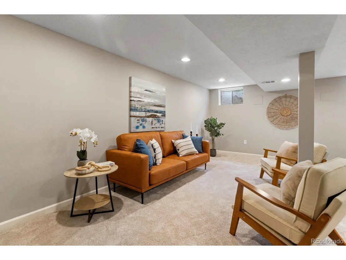 Photo of 8160 Flower Cir
