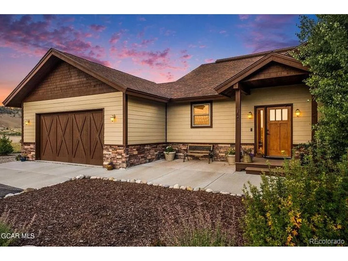 Photo of 809 Saddle Ridge Cir
