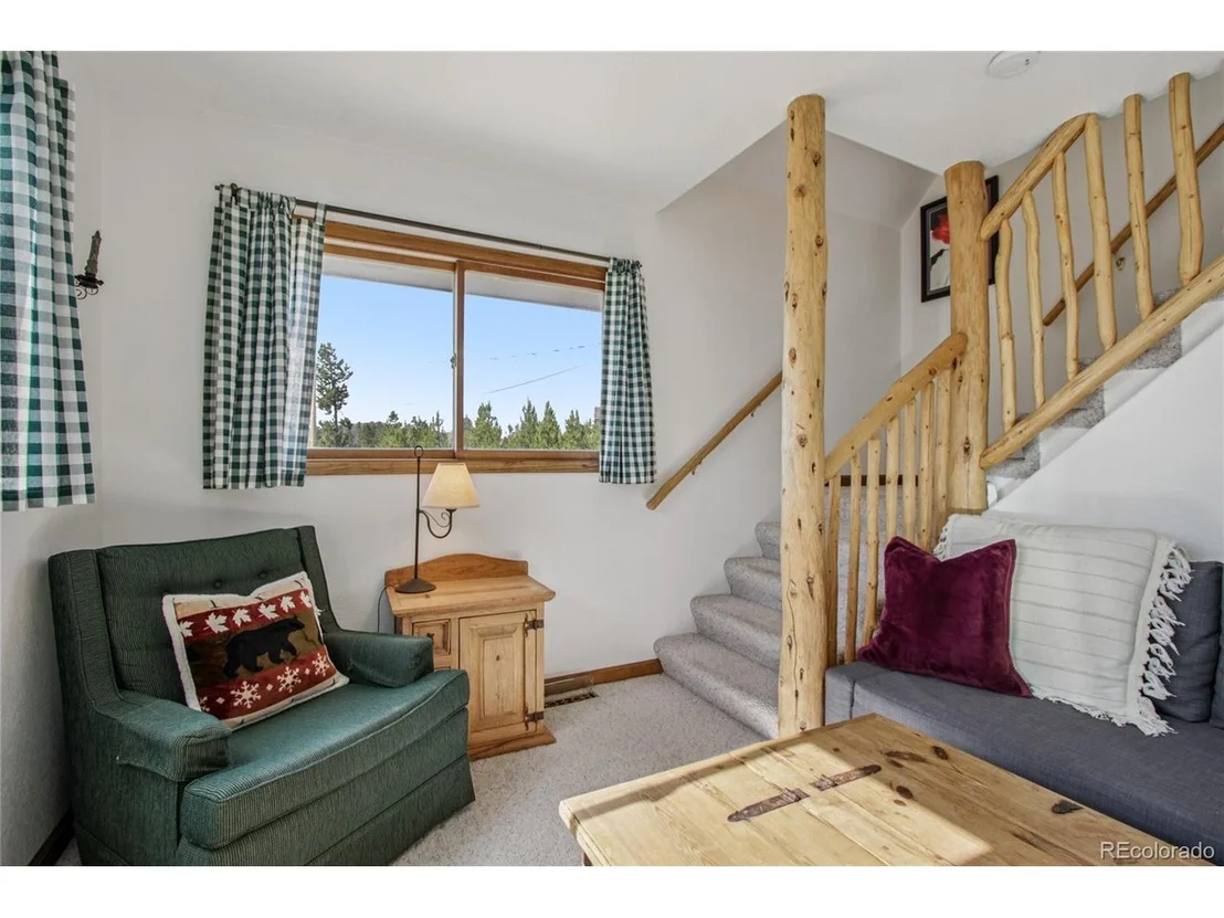 Photo of 22 Lodgepole Ln