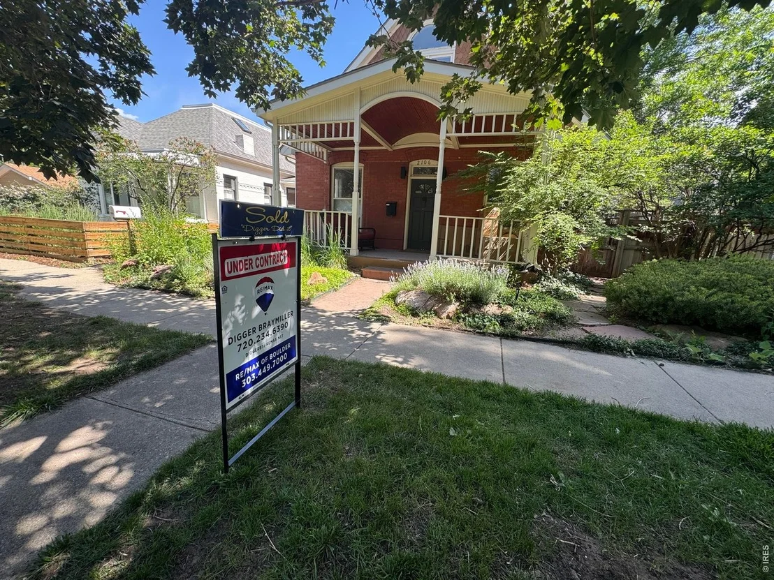 Photo of 2106 Mapleton Ave