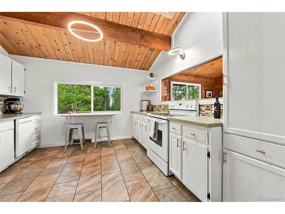 Photo of 889 Lodgepole Dr