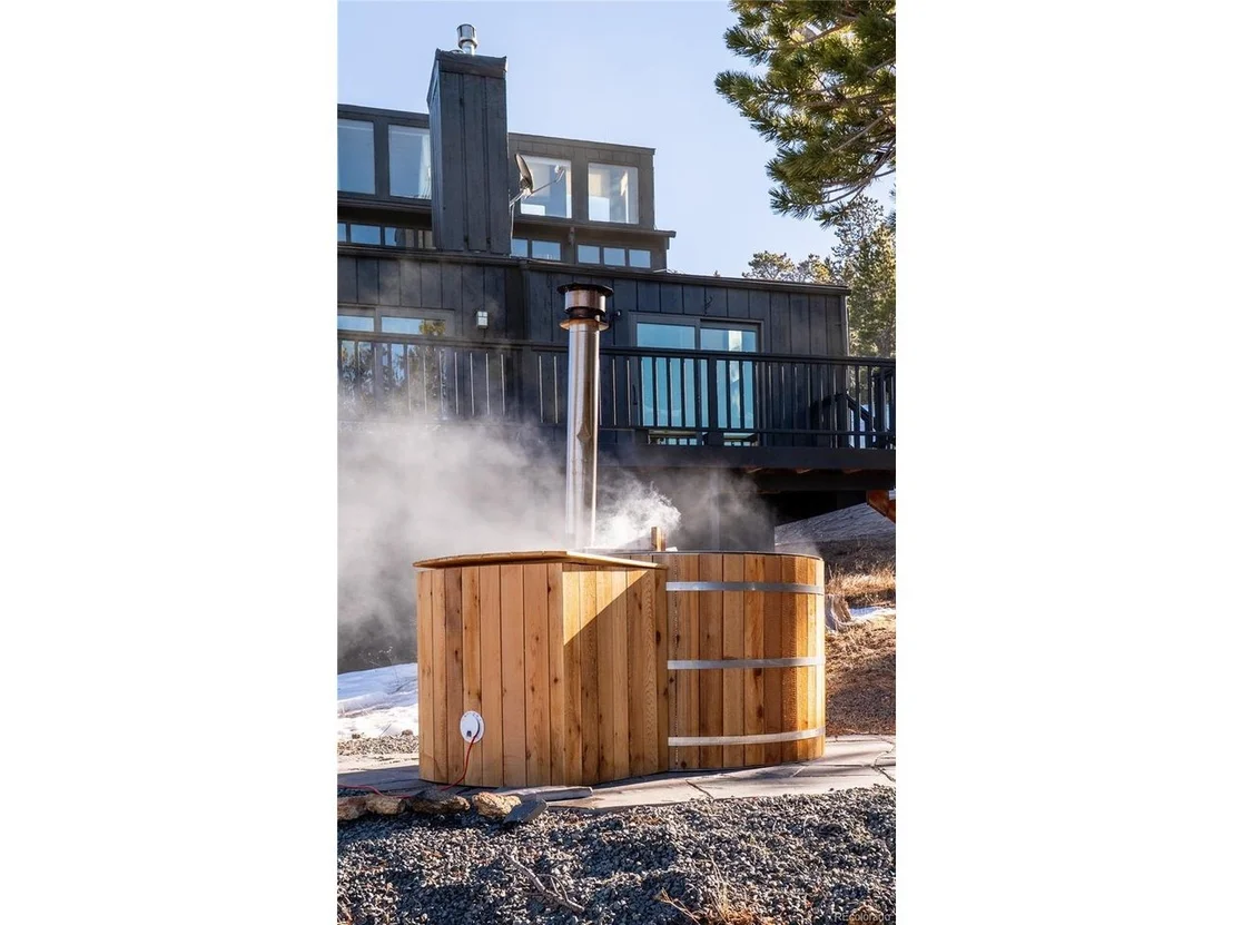 Photo of 90 Peakview Rd