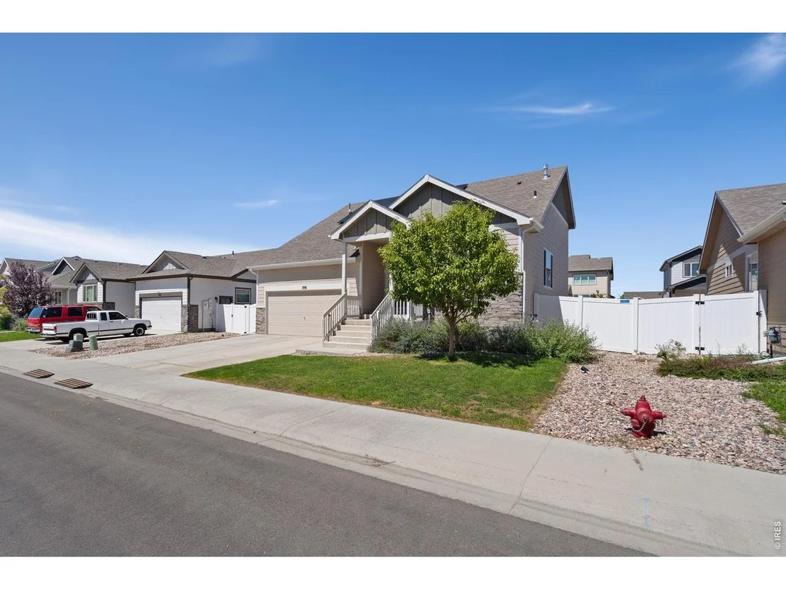 Photo of 956 Maplebrook Dr