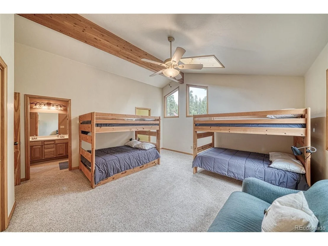 Photo of 988 Ruby Ln
