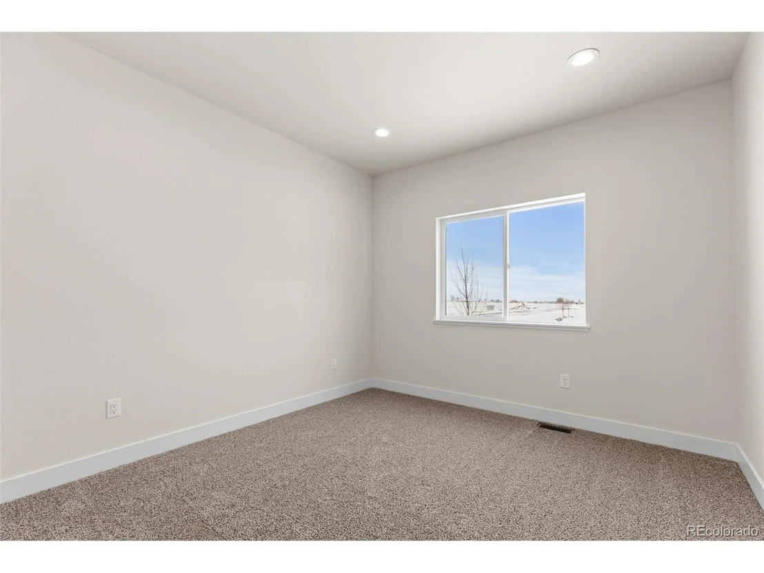 Photo of 122 7th Ave