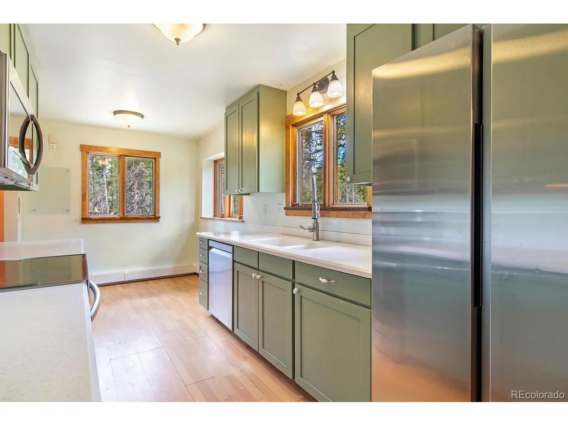 Photo of 920 Mountain View Dr