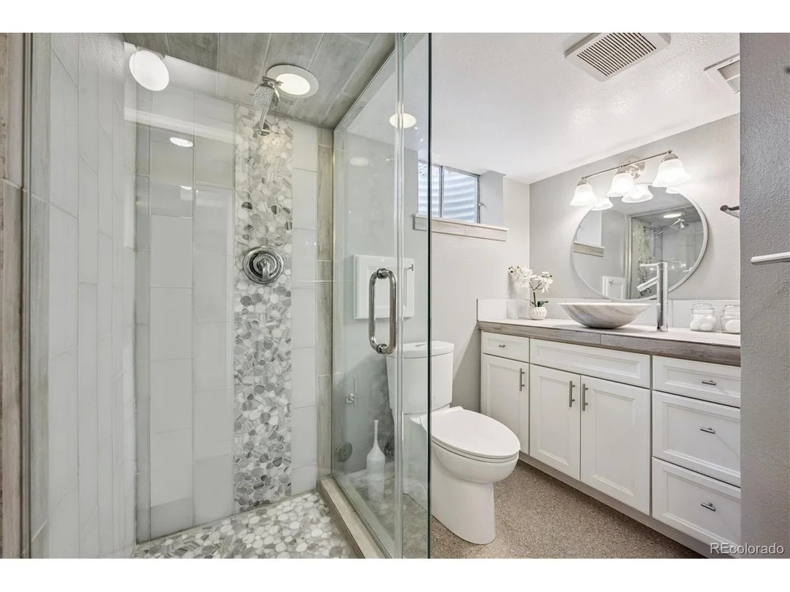 Photo of 6687 Devinney Ct