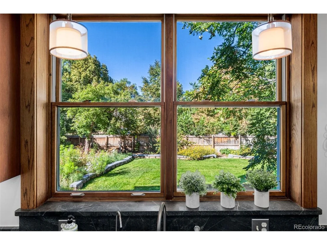Photo of 2582 Eudora St