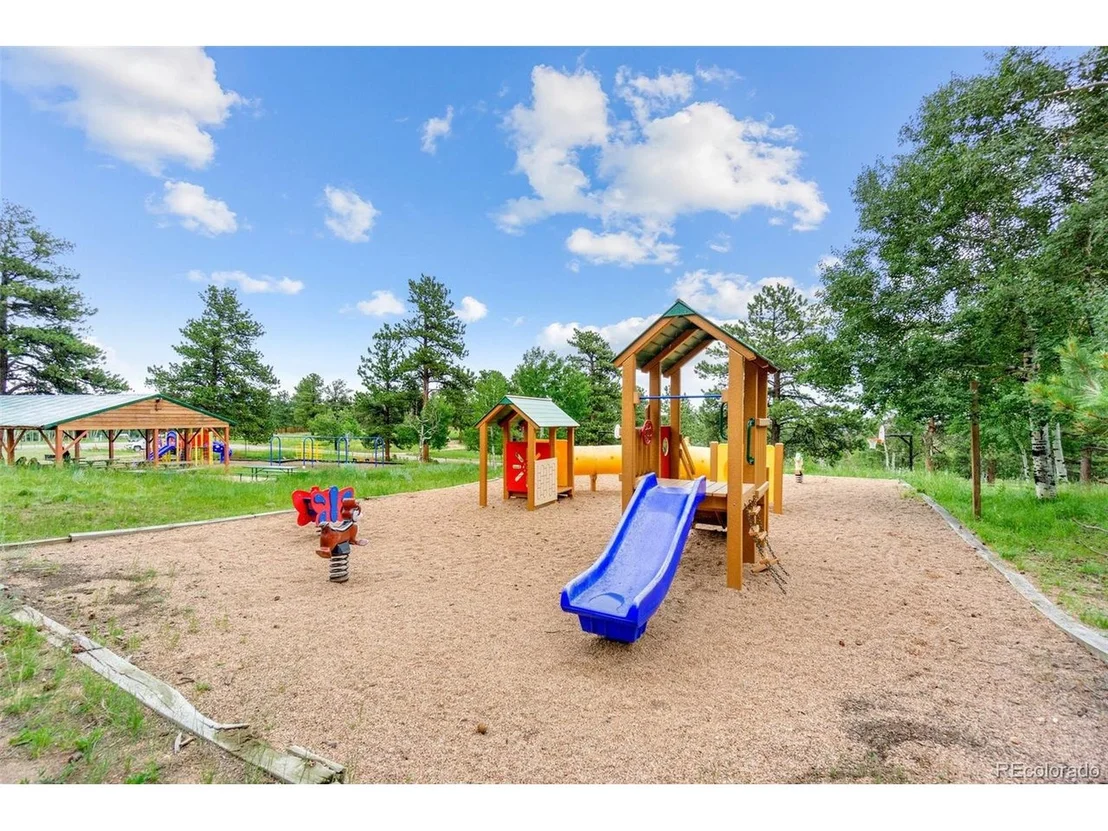 Photo of 544 Aspen Ln