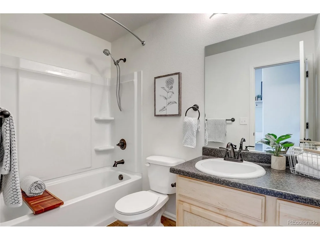 Photo of 988 Axis Dr