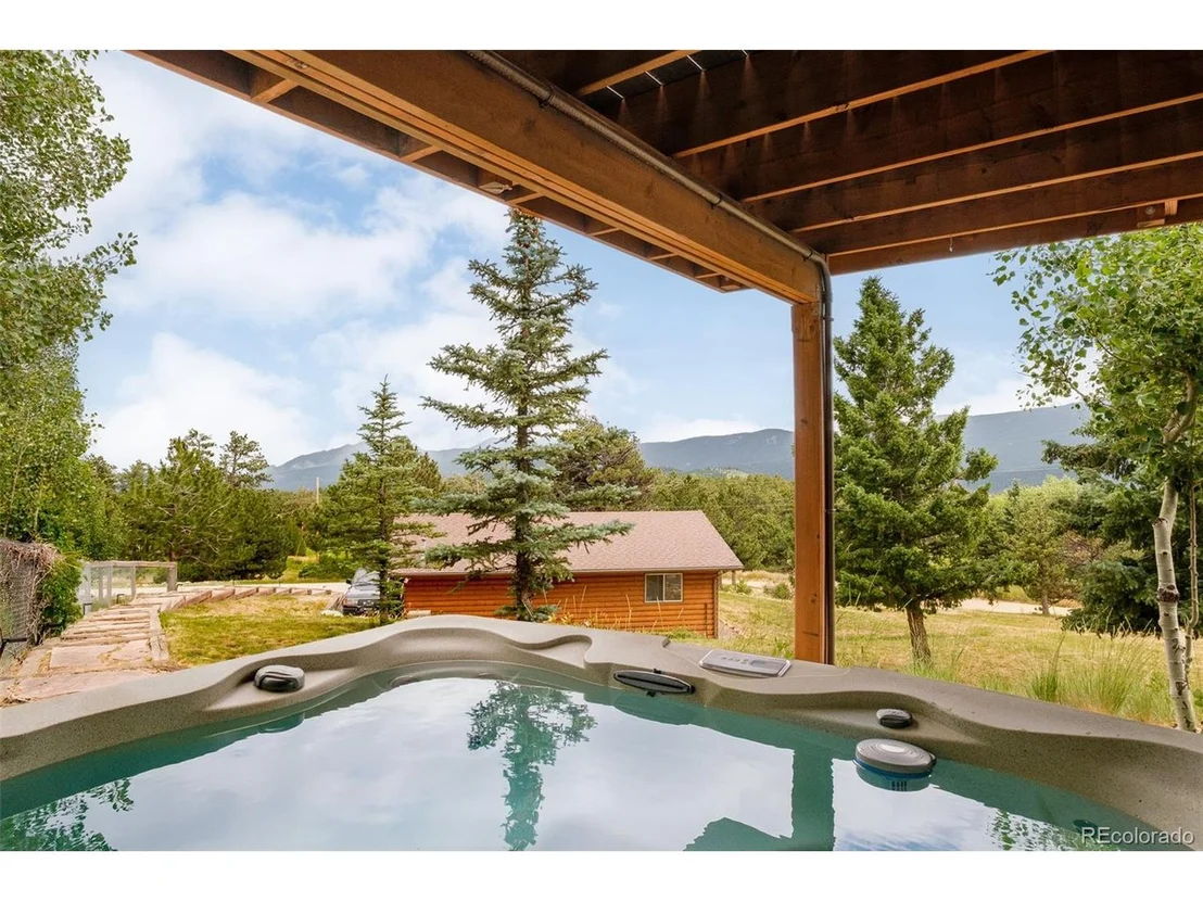 Photo of 1414 Mountain Pines Rd