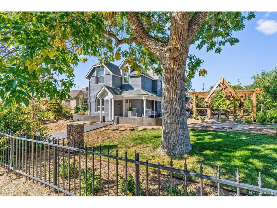 Photo of 3339 Olive St