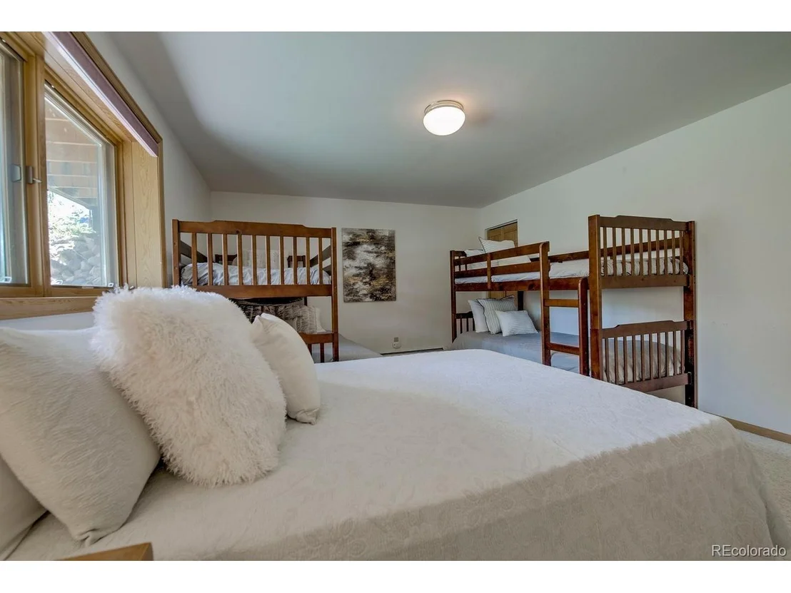 Photo of 102 Thimbleberry Way