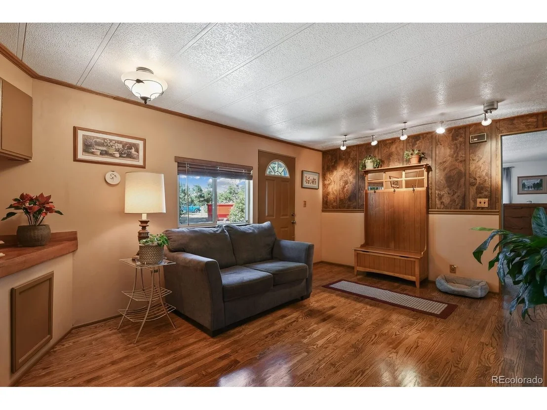 Photo of 332 Lilac Cir