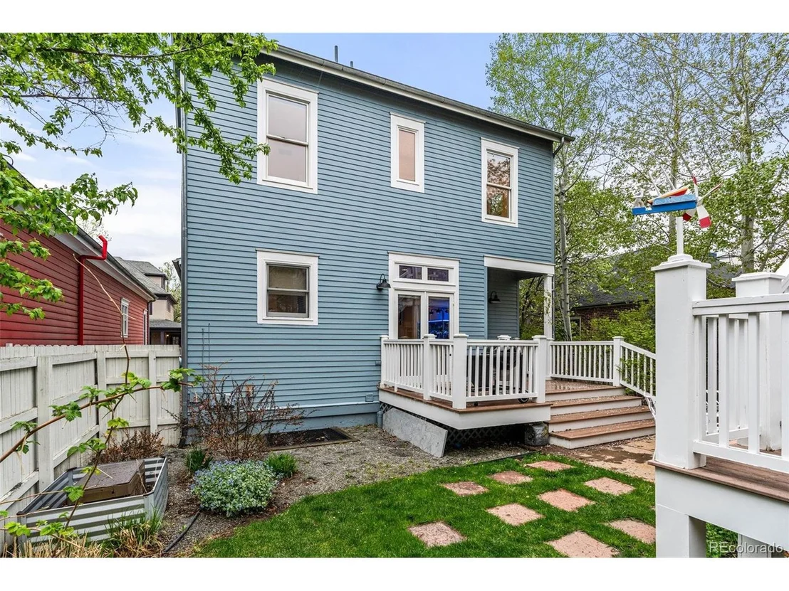 Photo of 1004 Katy Ln