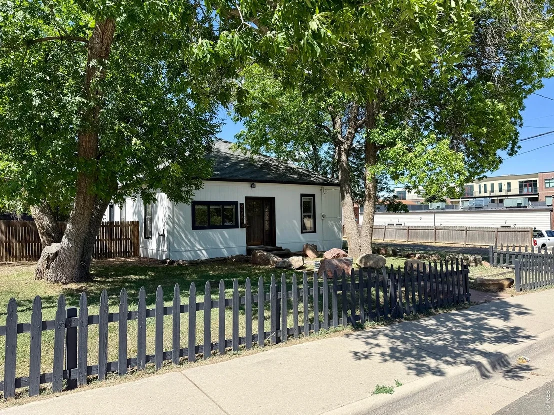 Photo of 425 Dillingham Ave