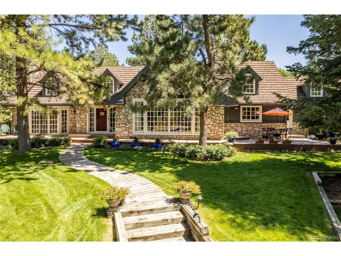 Photo of 424 Red Deer Rd