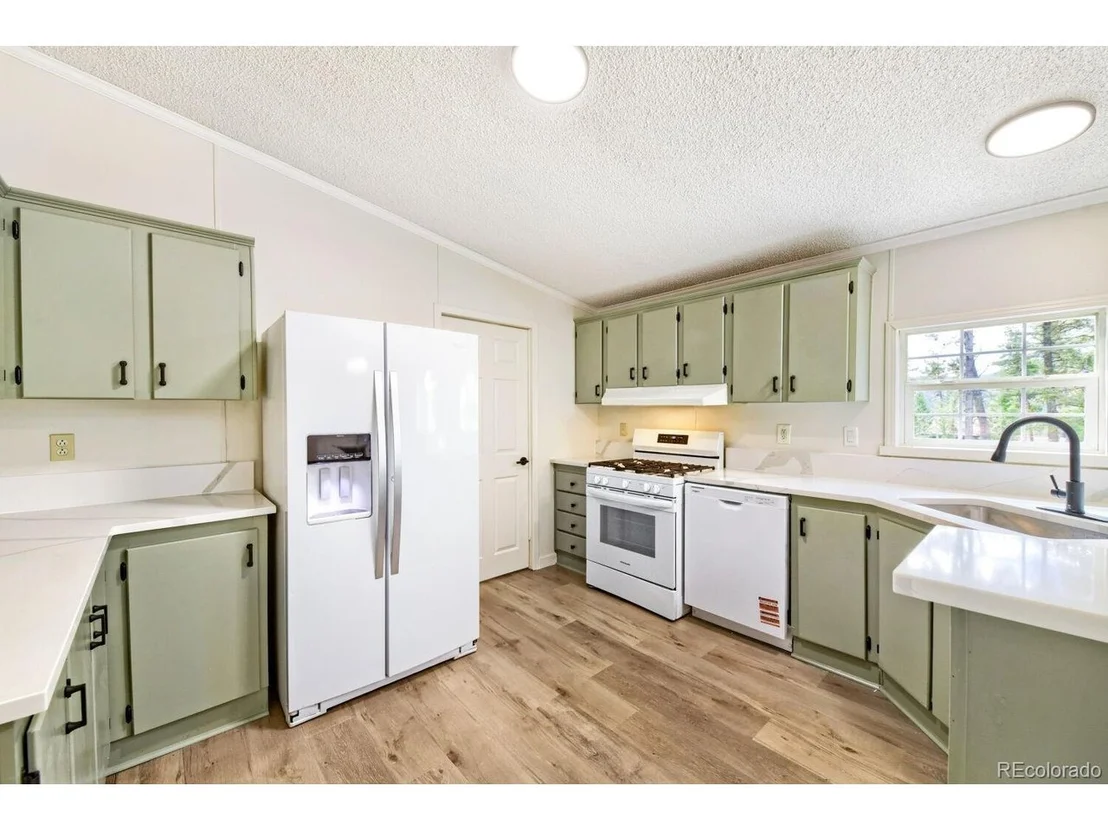 Photo of 580 Forest Dr