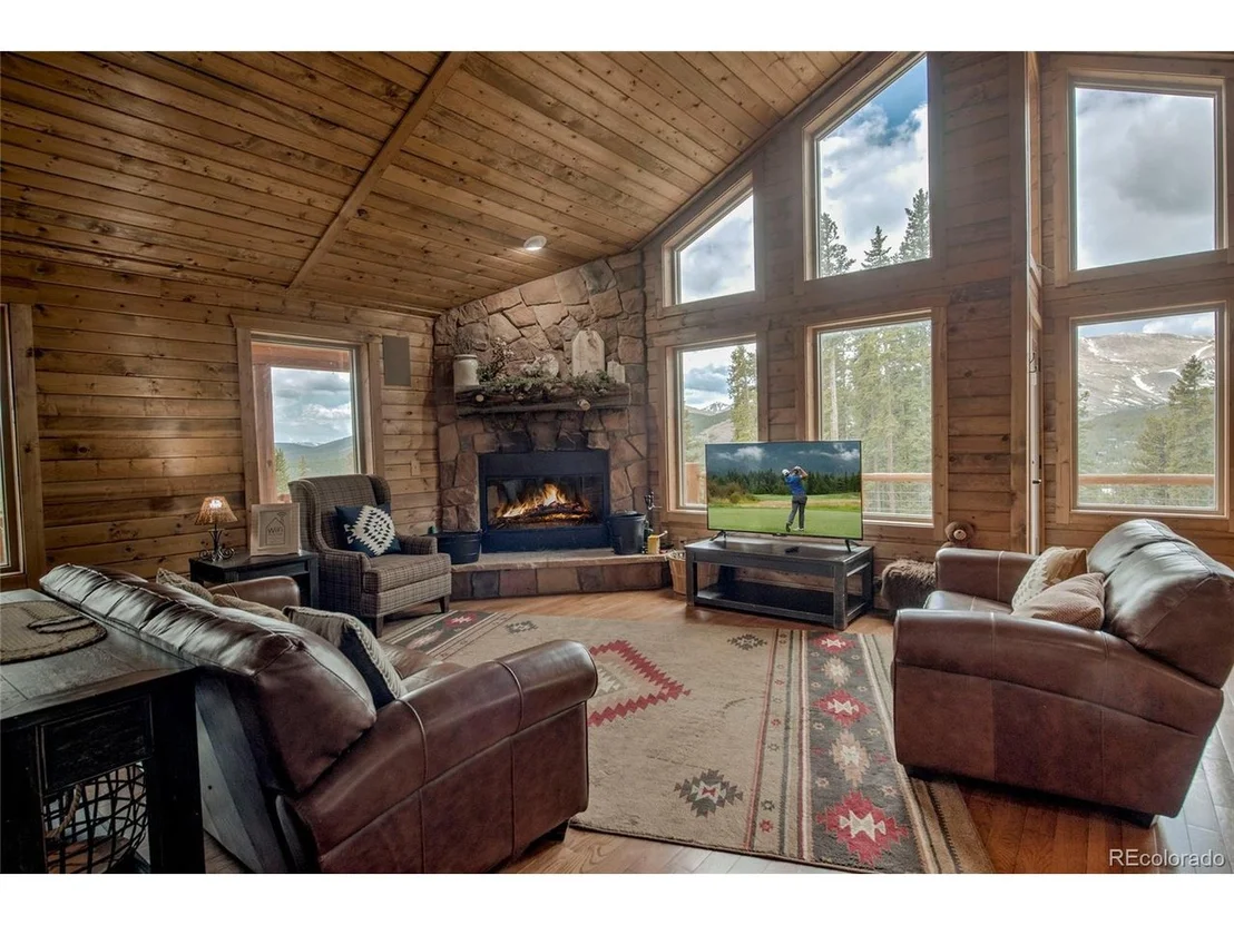 Photo of 790 Mountain View Dr