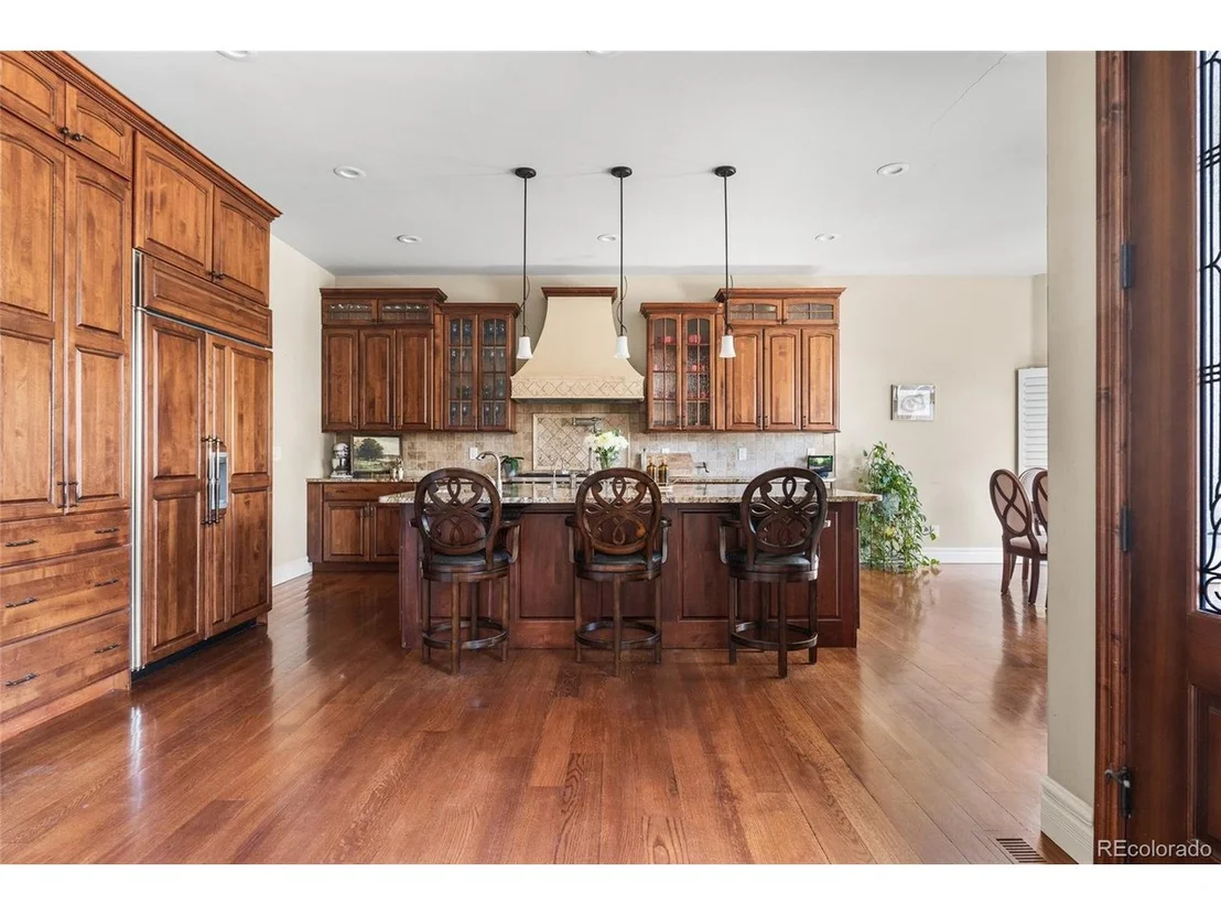 Photo of 1160 N Monaco Pkwy