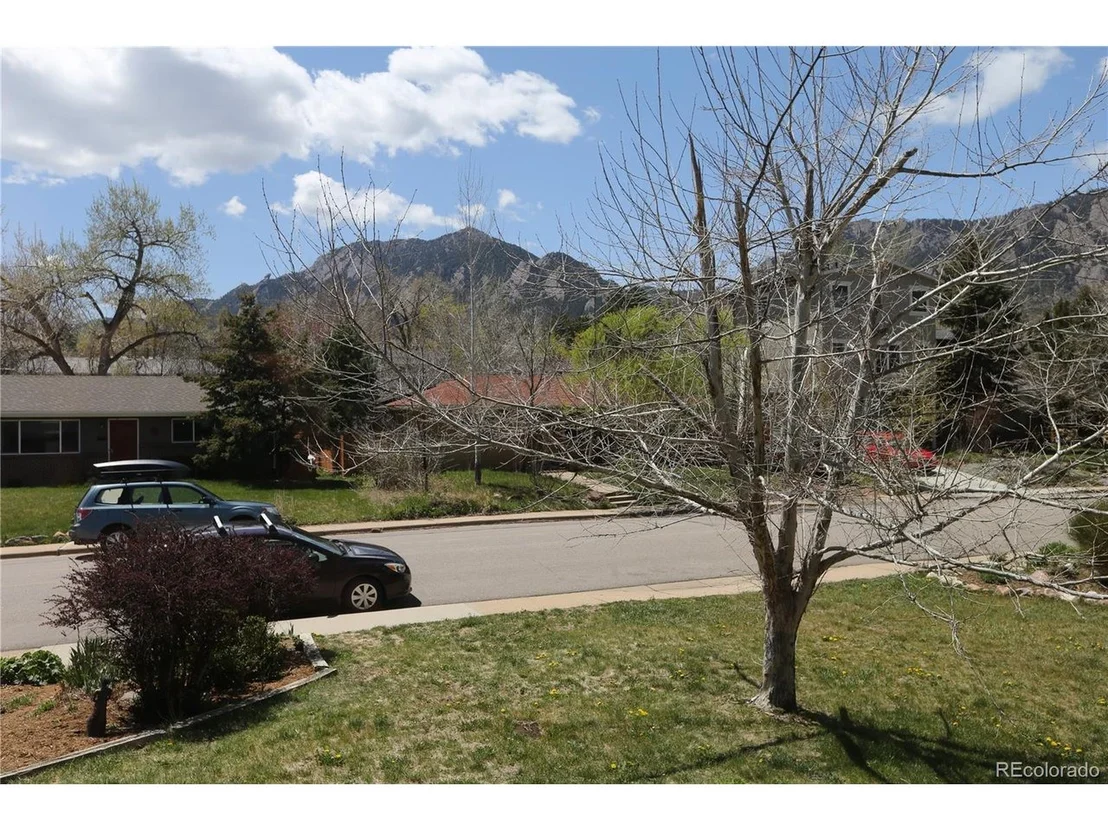 Photo of 2855 Carnegie Dr