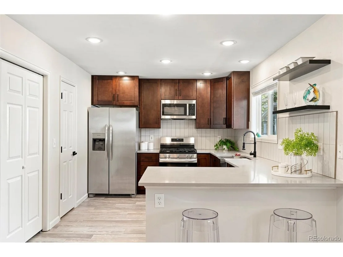 Photo of 818 Baker St