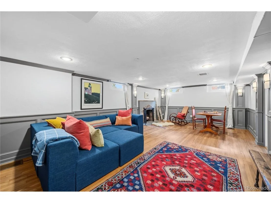 Photo of 2375 Locust St