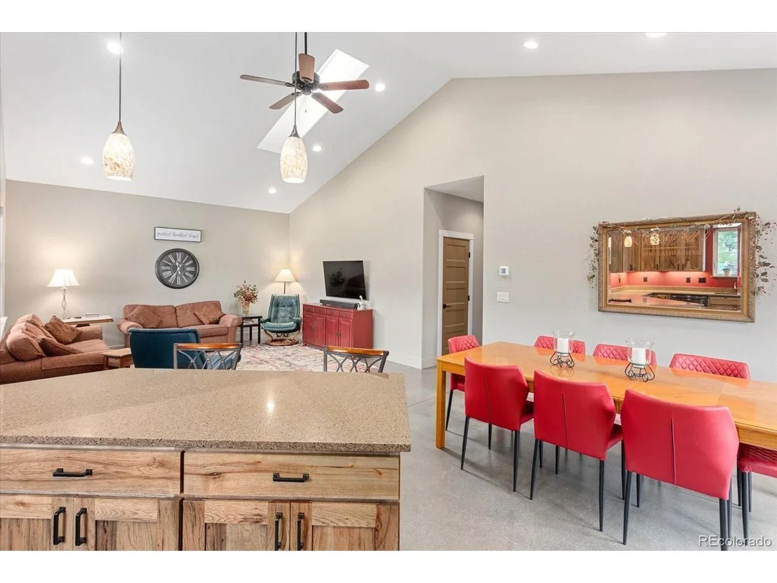 Photo of 539 W 2nd St